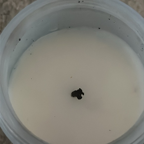 Bath and body works single wick candle - Picture 4 of 5